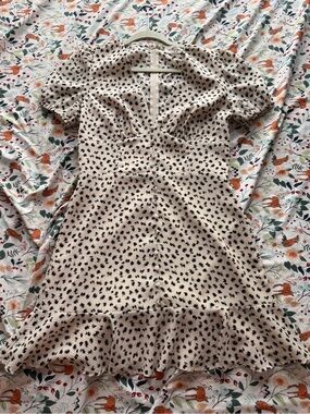 Beige V‑Neck Mini Dress with Black Spot Print and Puff Sleeves